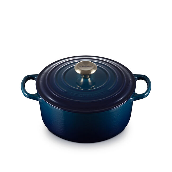 Round Dutch Oven, view 1